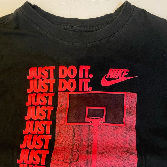 Black Nike Basketball T-shirt
Just Do It Medium - Picture 5 of 8